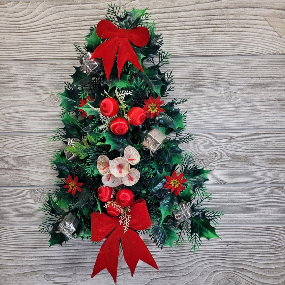 Christmas Wall Hanging Tree Green Red Silver Holly Poinsettia Plastic 18‎ In Vtg